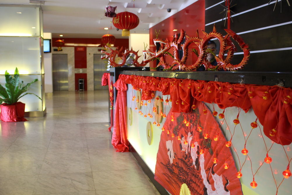 Borneo Royale Hotel Тавау Экстерьер фото