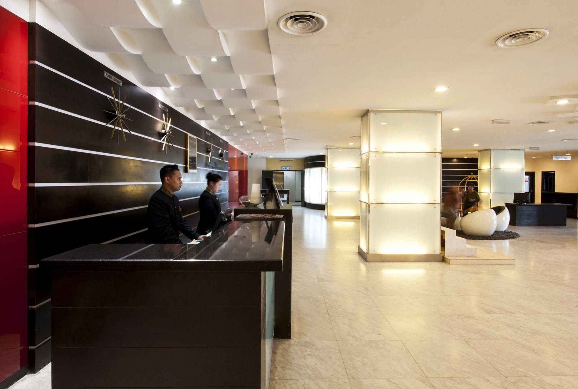 Borneo Royale Hotel Тавау Экстерьер фото