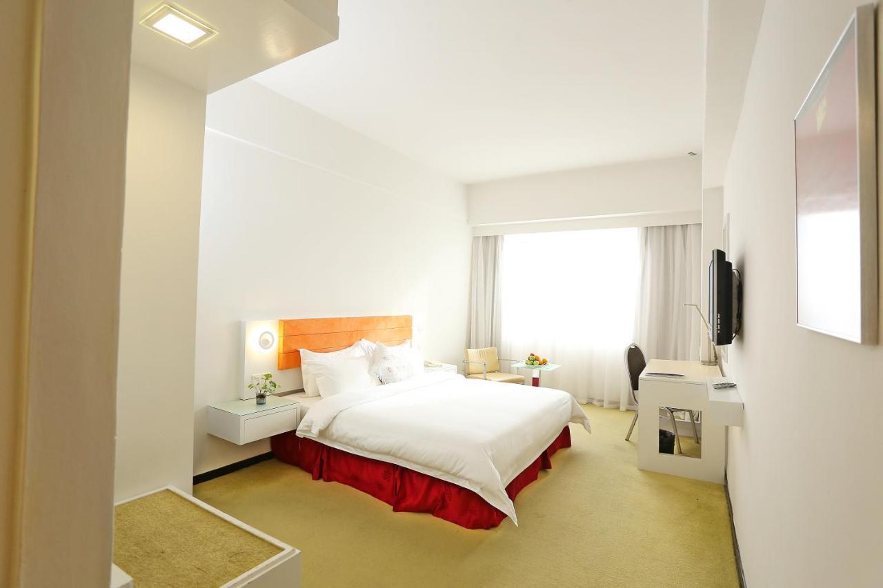 Borneo Royale Hotel Тавау Экстерьер фото